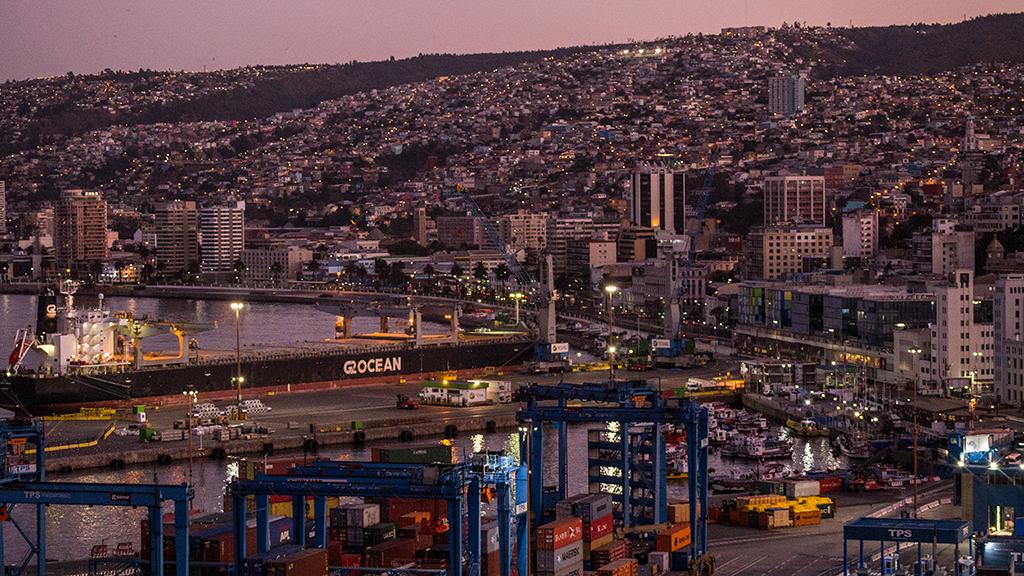 Atardecer en la ciudad puerto desde el Cerro Artillería ©SNPC_Archivo CNSPM