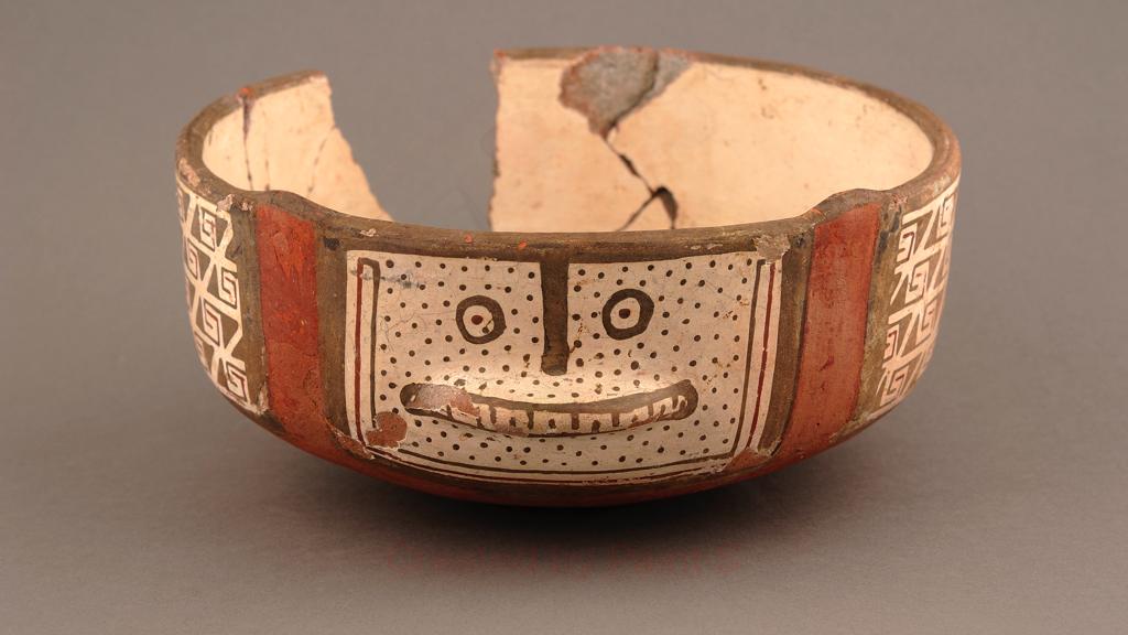 Puco zoomorfo, cultura Diaguita, periodo alfarero intermedio tardío; 8,5 x 18∅ cm Museo del Límarí, Ovalle, Chile, Surdoc 11-85 Puco zoomorfo, cultura Diaguita, periodo alfarero intermedio tardío; 8,5 x 18∅ cm Museo del Límarí, Ovalle, Chile, Surdoc 11-85