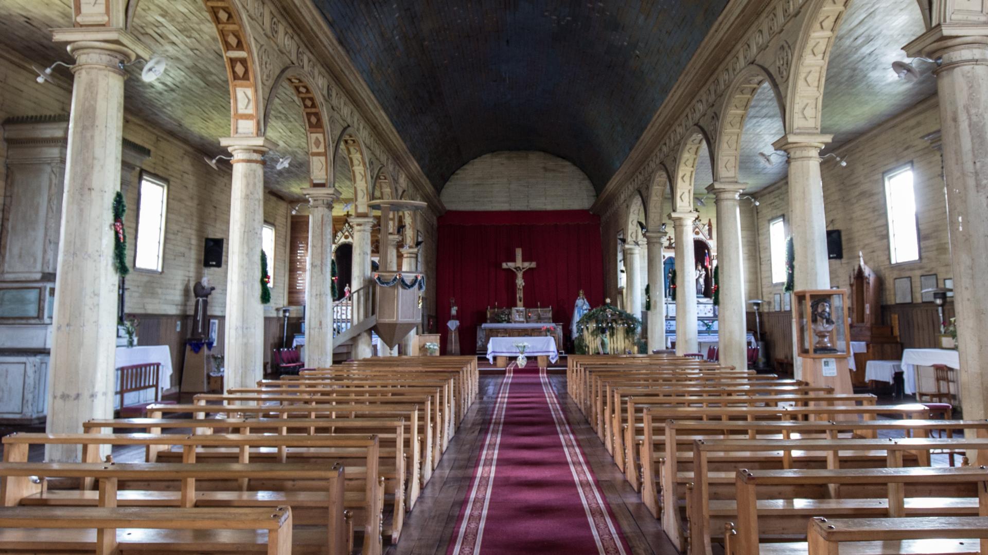 Interior de la iglesia de Chonchi