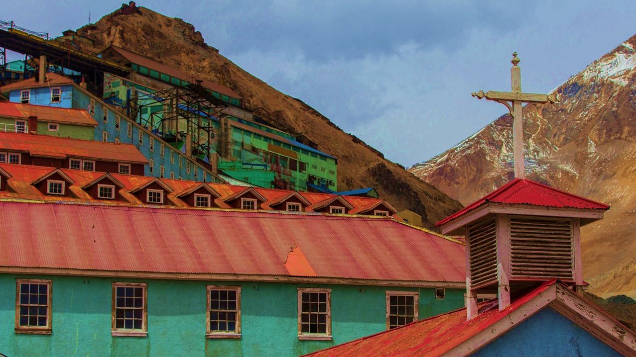 Imagen de Sewell. Capilla, casas, montaña