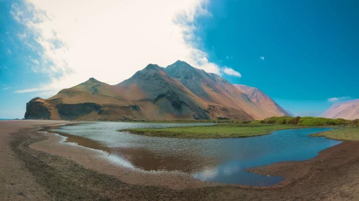 Humedal Desembocadura Camarones que muestra el paisaje y medioambiente que habitaron las personas de la Cultura Chinchorro hace milenios - Fotografía Corporación Chinchorro Marka. 
