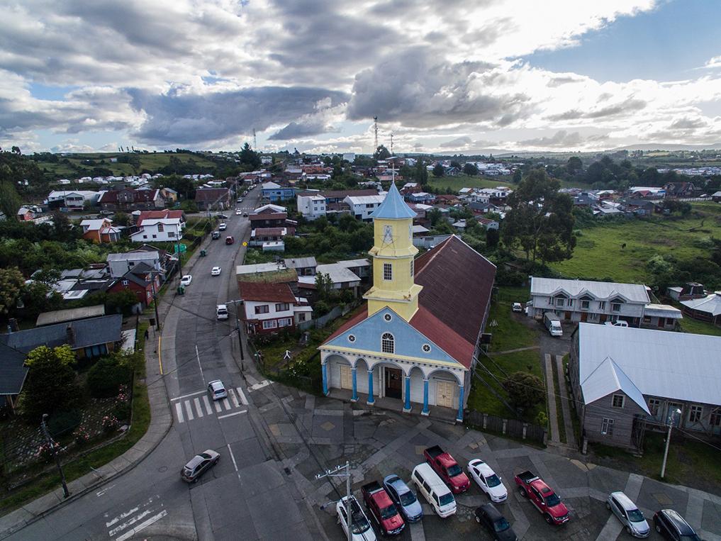 Vista de Chonchi y su Iglesia