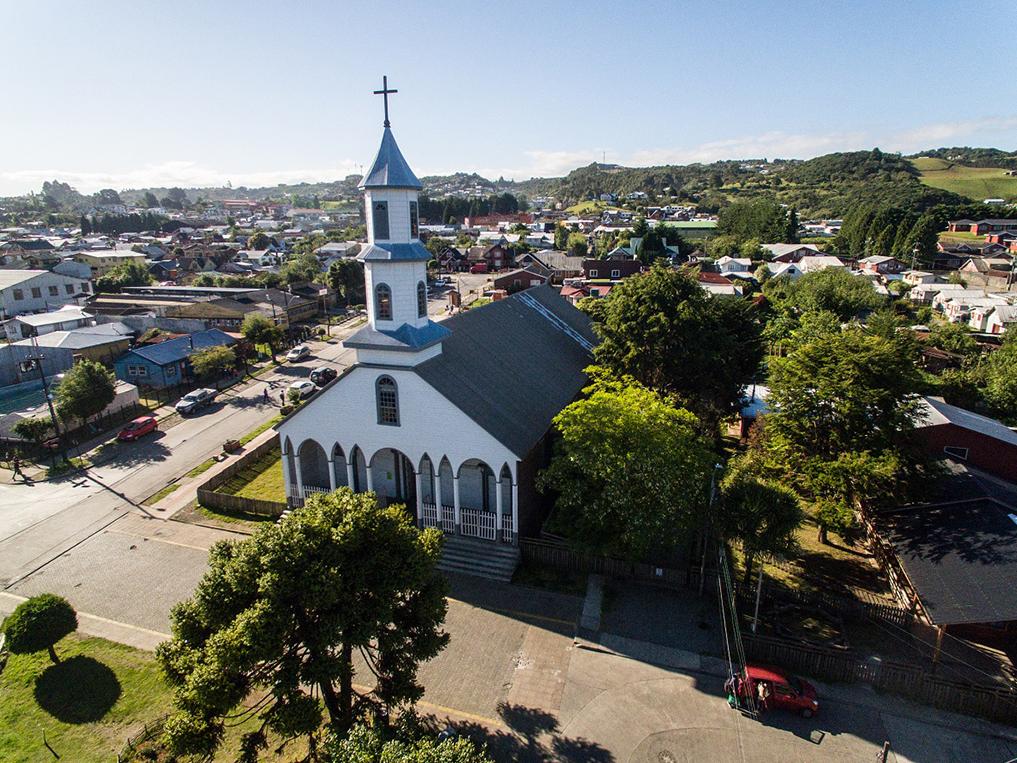 Vista de Dalcahue y su Iglesia