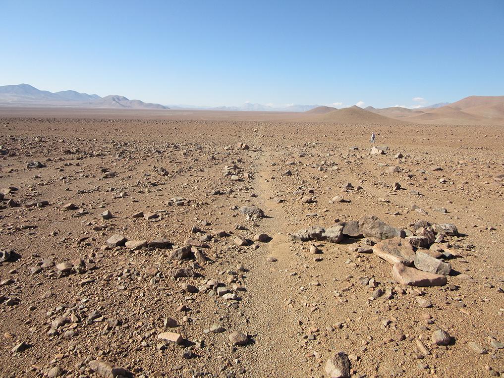 El camino en medio del desierto de Atacama, Región de Atacama