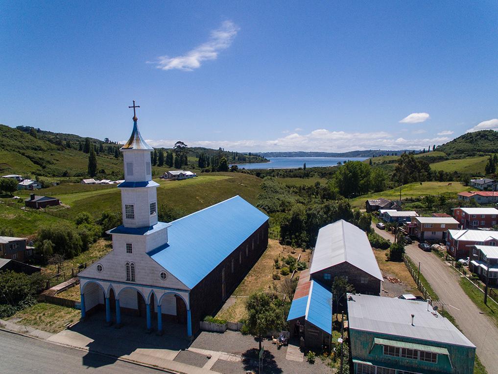 Vista de Rilán y su Iglesia