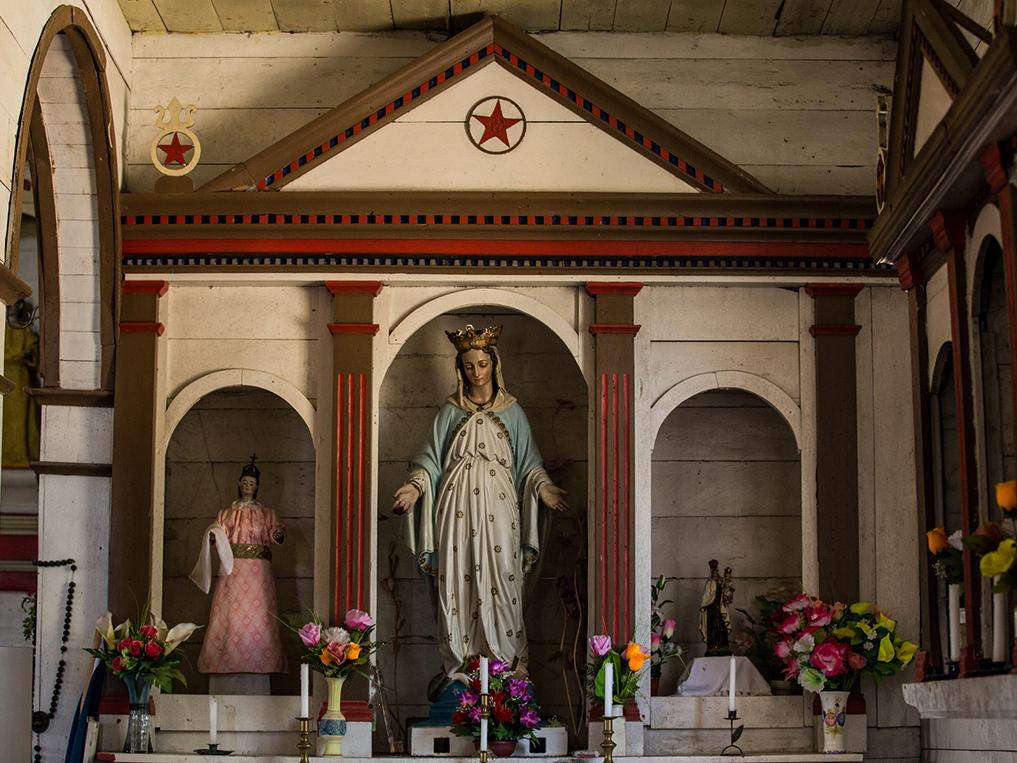 Imaginería religiosa al interior de la Iglesia de San Juan Bautista de San Juan