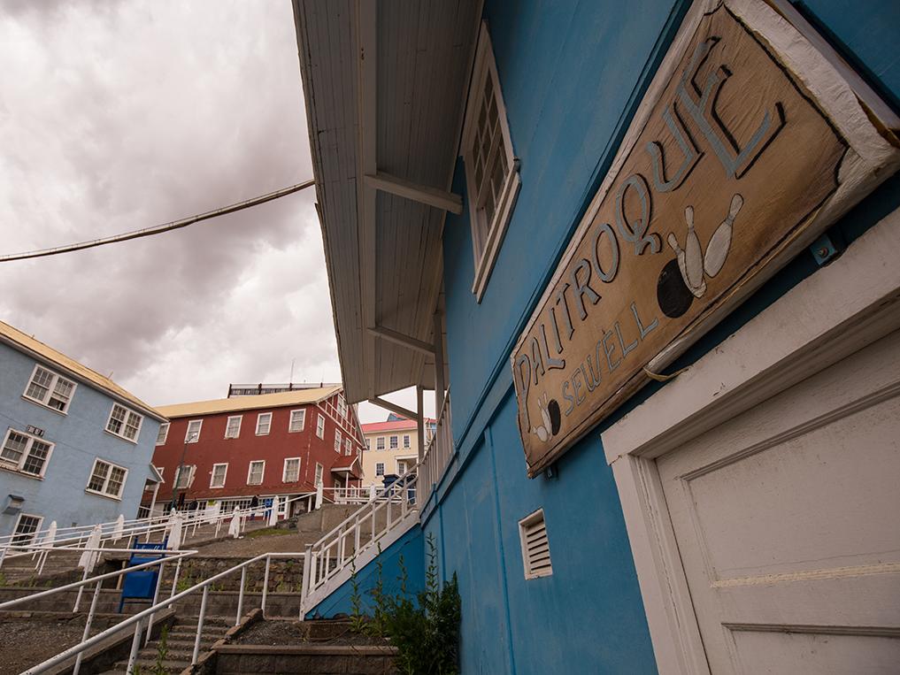 Edificio N° 106  que conserva el Bowling más antiguo de Chile, inaugurado en 1917