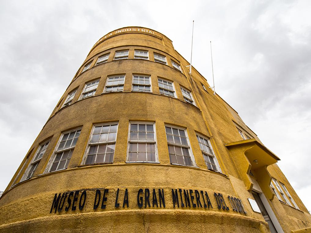 Edificio N°129 Antigua Escuela Industrial que alberga al “Museo de la Gran Minería del Cobre” desde el 2002