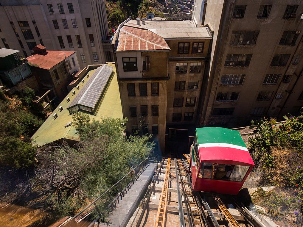 Ascensor El Peral, infraestructura de transporte tradicional de la ciudad puerto