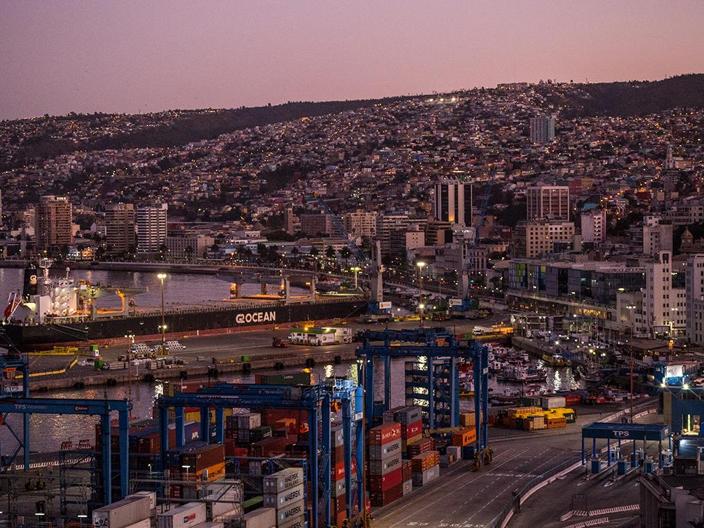 Atardecer en la ciudad puerto desde el Cerro Artillería