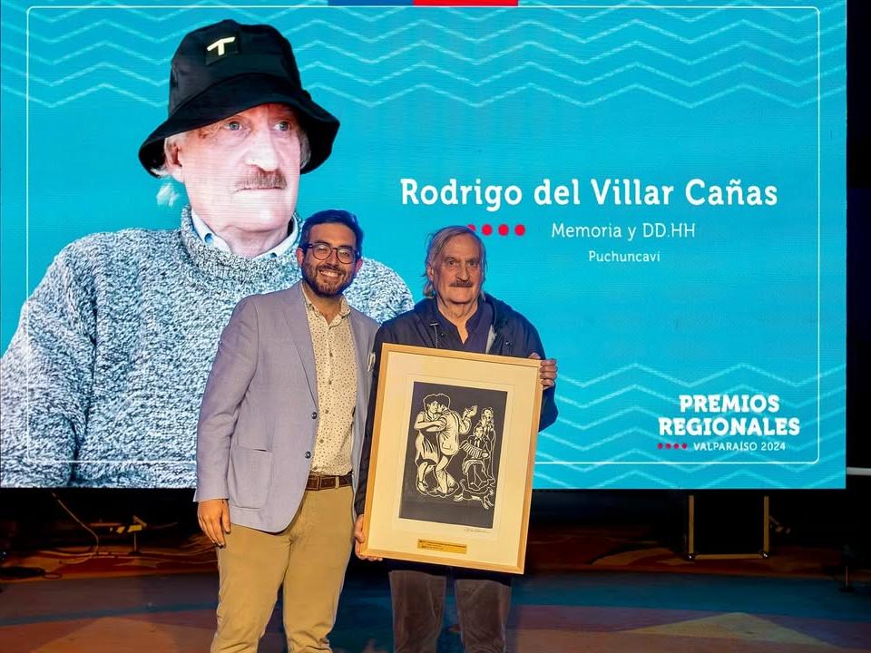 Se hizo entrega de un reconocimiento a representante de diferentes áreas de la cultura regional de Valparaíso. Nuestra Corporación a través de su presidente Rodrigo del Villar Cañas recibió un reconocimento. Por Griffero.S. (5-diciembre 2024). Archivo CMCP.