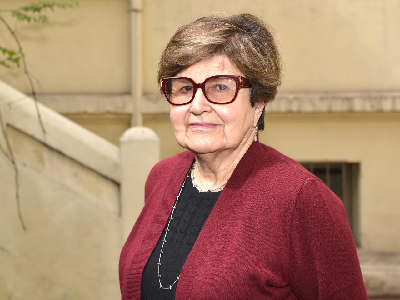 Defensora de los derechos humanos de víctimas de la dictadura militar y promotora del derecho a la verdad, justicia y reparación.