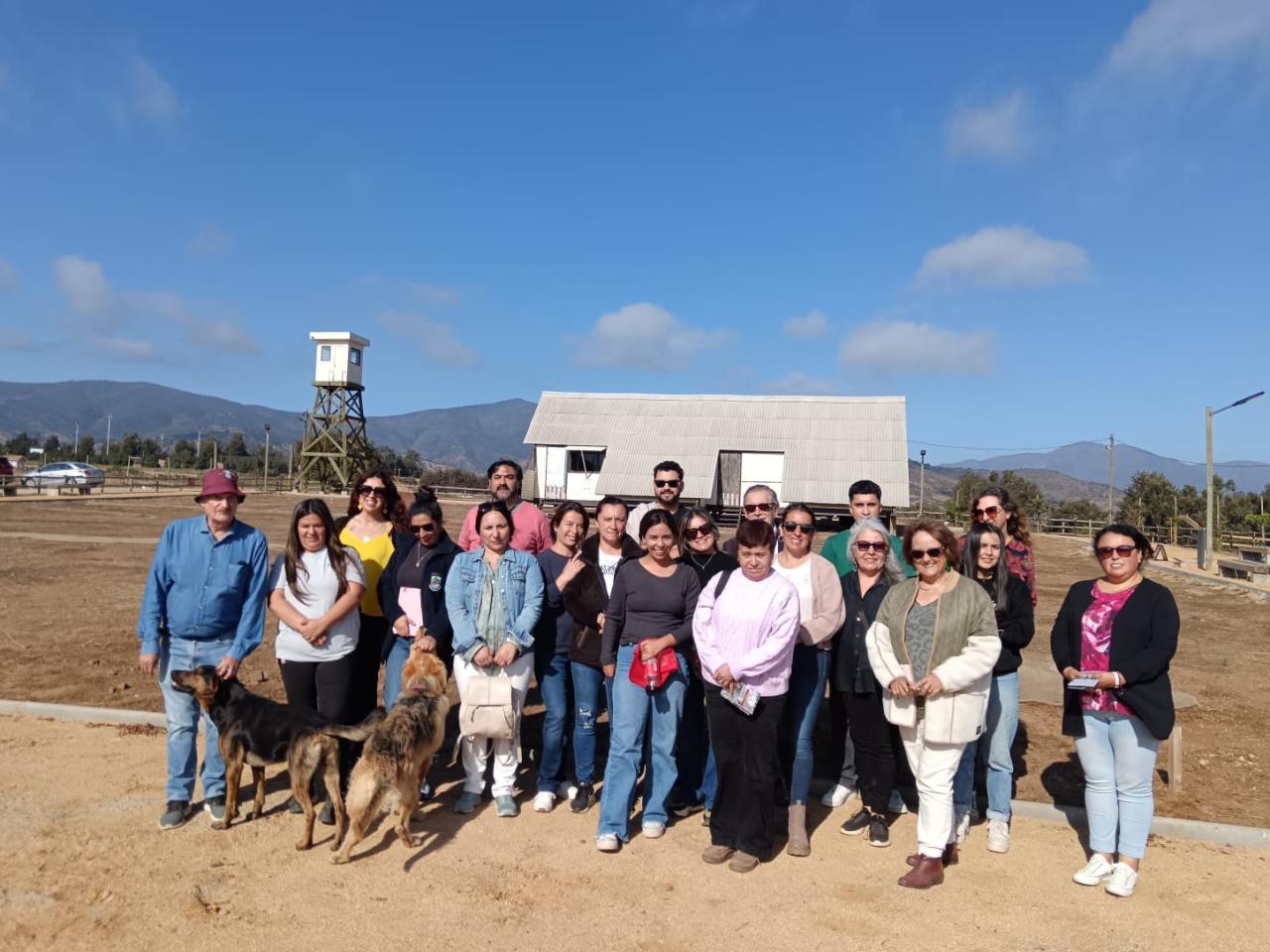 Visita junto a sobrevivientes quienes compartieron sus memorias  a funcionarios de la municipalidad de Puchuncaví.
