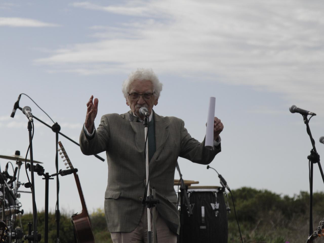 En la imagen Miguel Lawner