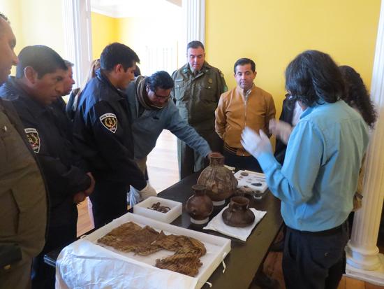 En el taller se realizaron sesiones teórico-prácticas del reconocimiento de bienes culturales procedentes de Chile y Perú.