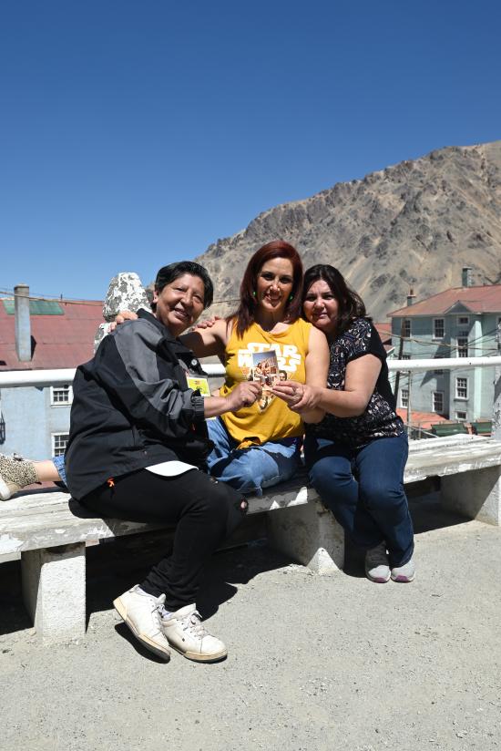 Cecilia Cerón Olave junto a su sobrina Heiddy Soto y a su cuñada Jimena Méndez Méndez