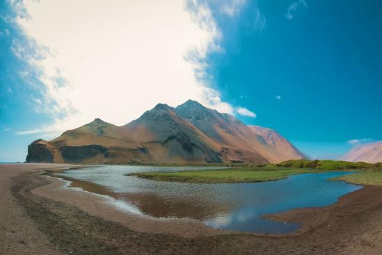 Humedal Desembocadura Camarones que muestra el paisaje y medioambiente que habitaron las personas de la Cultura Chinchorro hace milenios - Fotografía Corporación Chinchorro Marka