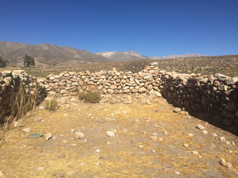 “Recinto de planta rectangular de patrón incaico en Tambo de Zapahuira, Ruta de la Sierra, Subtramo Putre - Zapahuira, Comuna de Putre, Región de Arica y Parinacota” “Recinto de planta rectangular de patrón incaico en Tambo de Zapahuira, Ruta de la Sierra, Subtramo Putre - Zapahuira, Comuna de Putre, Región de Arica y Parinacota”