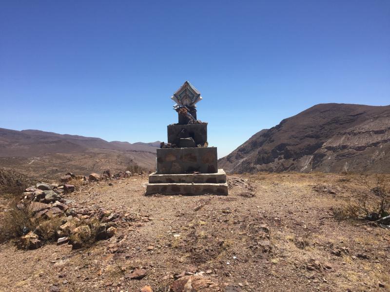 “Calvario con Cruz de Mayo vestida, al norte del poblado de Socoroma, Ruta de la Sierra, Subtramo Putre - Zapahuira, Comuna de Putre, Región de Arica y Parinacota” “Calvario con Cruz de Mayo vestida, al norte del poblado de Socoroma, Ruta de la Sierra, Subtramo Putre - Zapahuira, Comuna de Putre, Región de Arica y Parinacota”