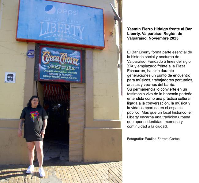Yasmín Fierro Hidalgo frente al Bar Liberty