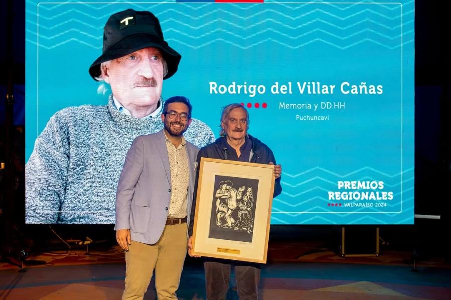 Se hizo entrega de un reconocimiento a representante de diferentes áreas de la cultura regional de Valparaíso. Nuestra Corporación a través de su presidente Rodrigo del Villar Cañas recibió un reconocimento. Por Griffero.S. (5-diciembre 2024). Archivo CMCP.