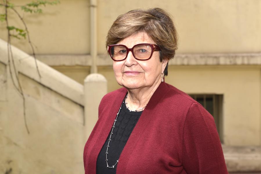 Defensora de los derechos humanos de víctimas de la dictadura militar y promotora del derecho a la verdad, justicia y reparación.