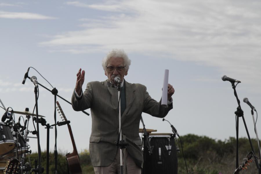 En la imagen Miguel Lawner