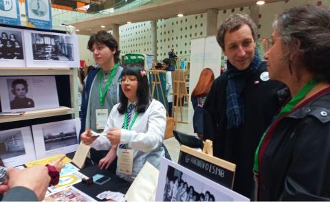 Imagen de Estudiantes en feria Escolar de Patrimonio, junto al subsecretario del Patrimonio Cultural y la directora regional Serpat Los Ríos